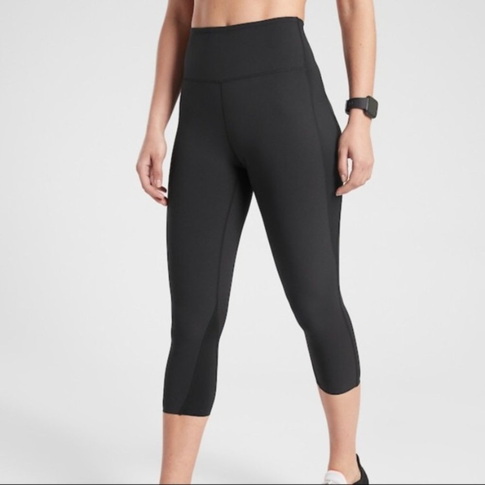 Athleta Black Ultimate Dobby Mesh Capri  Legging Bottoms Size Large